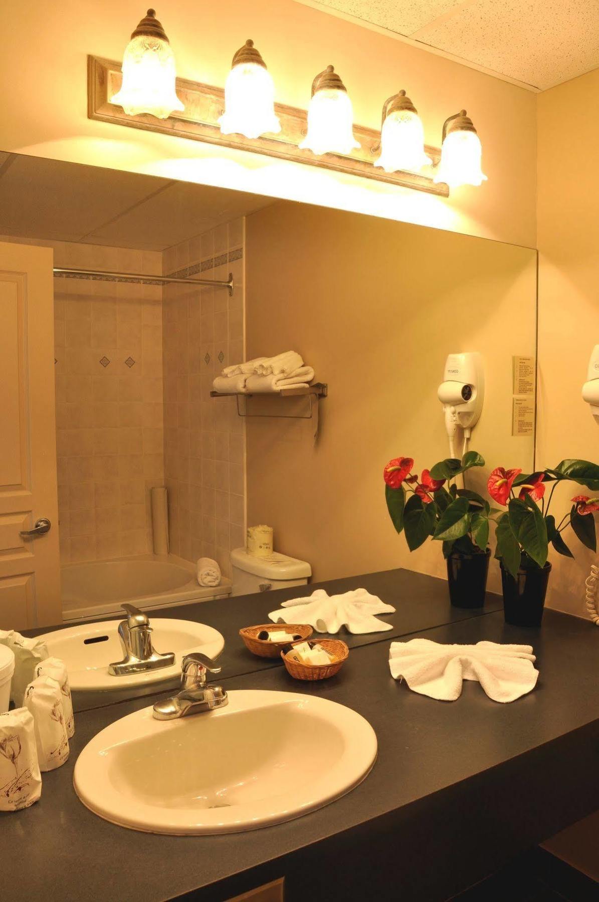 Hotel Verso Magog Kültér fotó